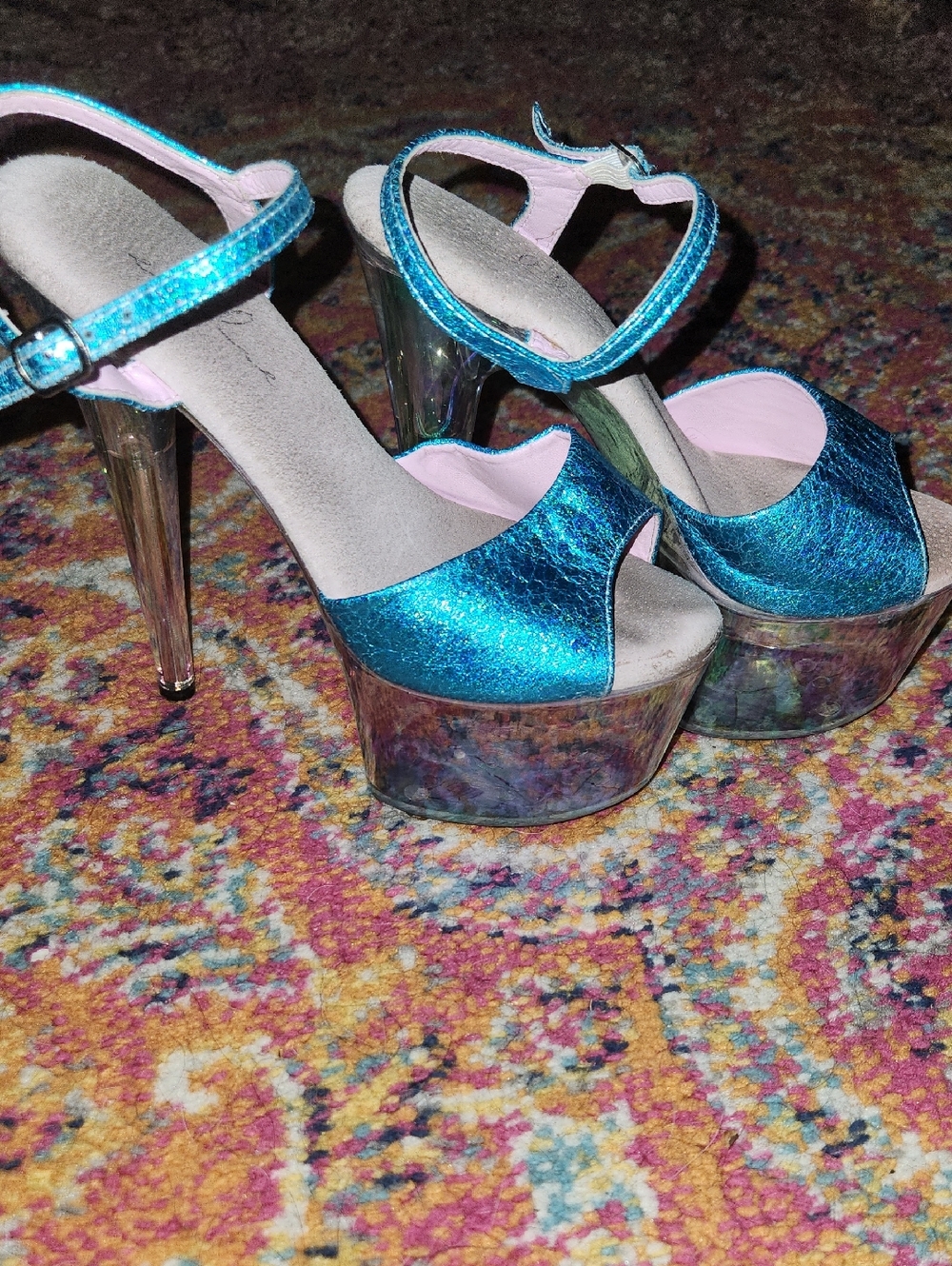 Ellie Iridescent Plataforms Size 8